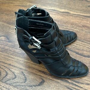 Dolce Vita Helsa Chelsea black booties, size 6, worn, flexible leather